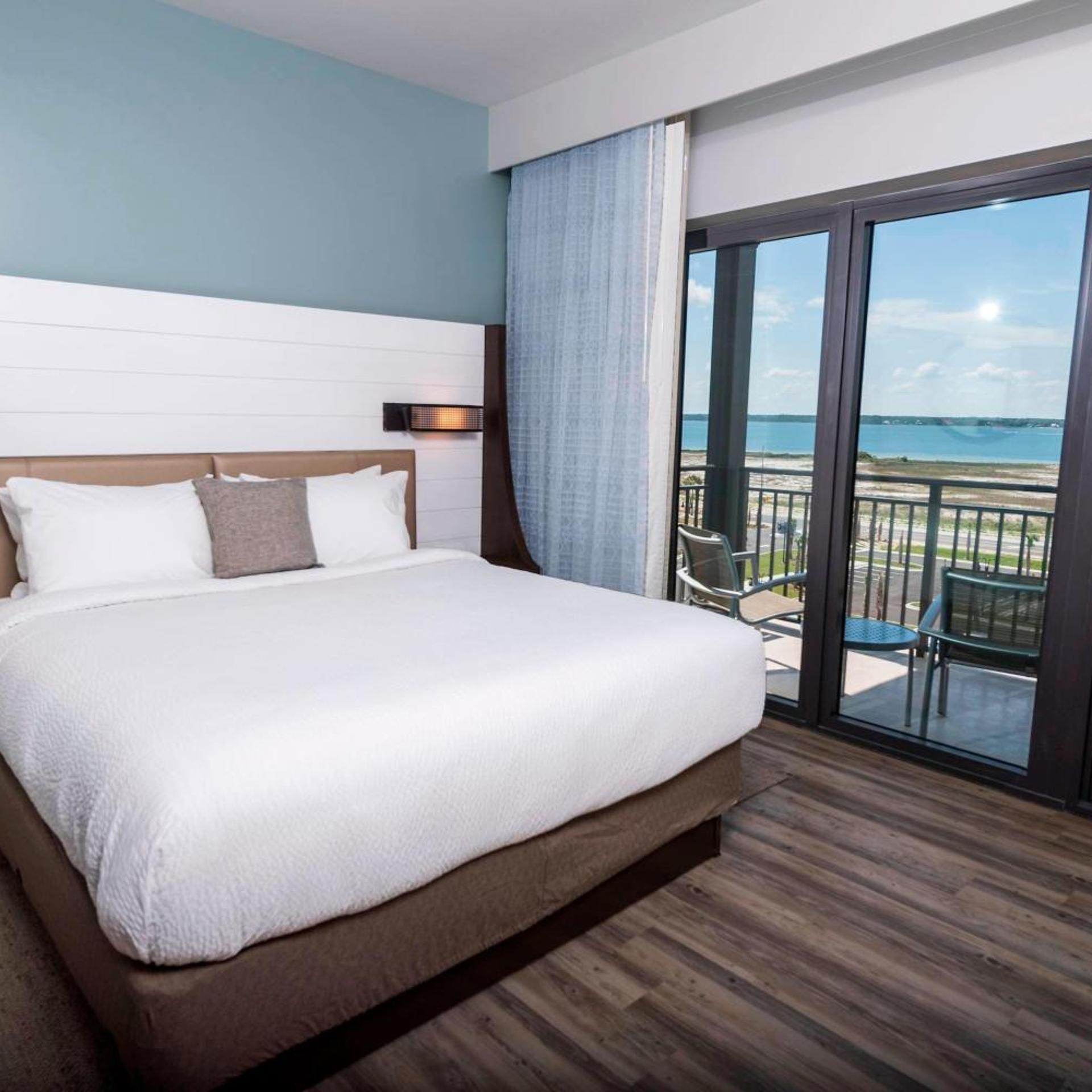Suite, King Bed, Island View, Sofa, Balcony