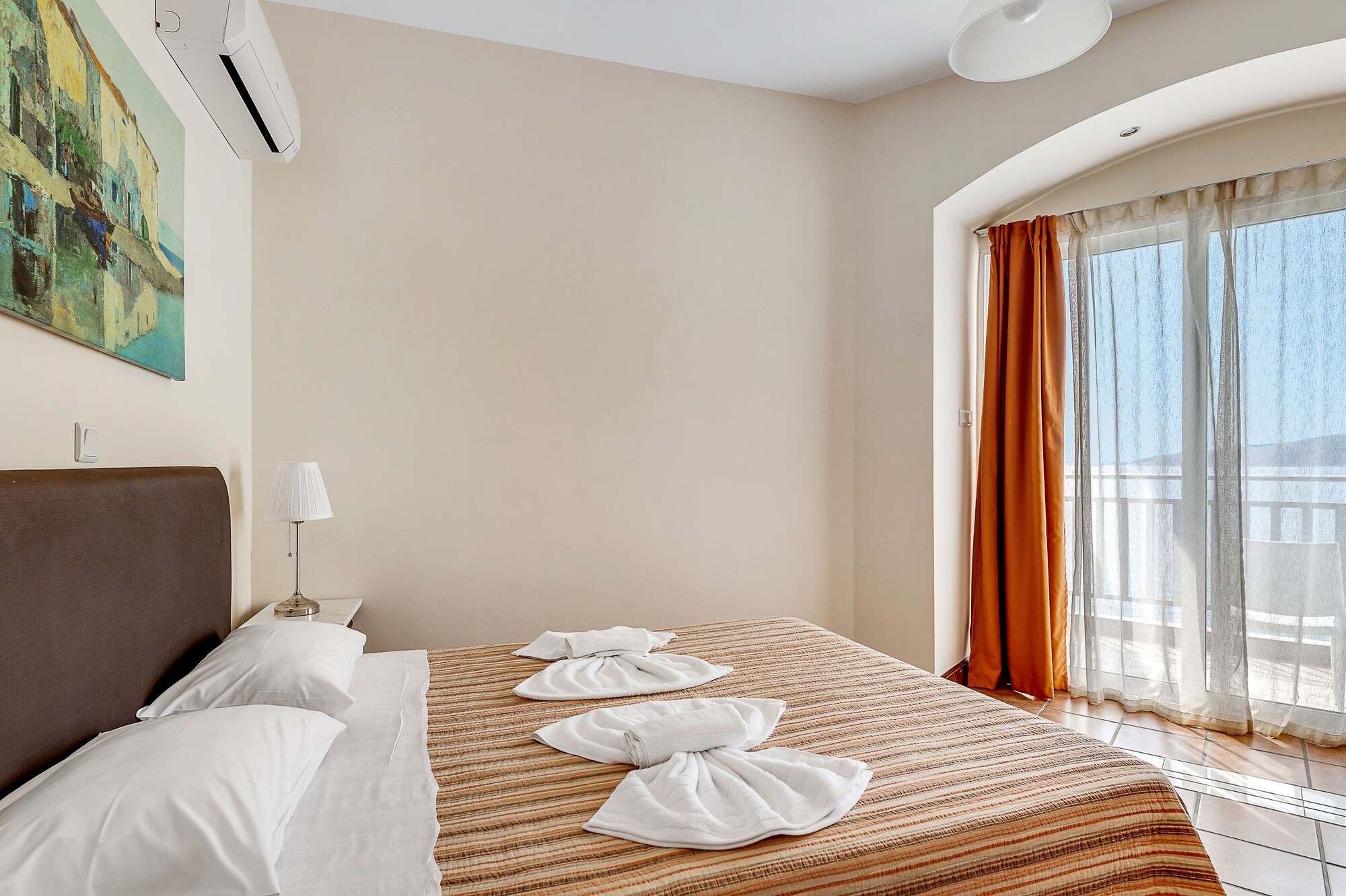 Superior, Double Bed, Sea View, Hot Tub, Golden View Beach 2/8