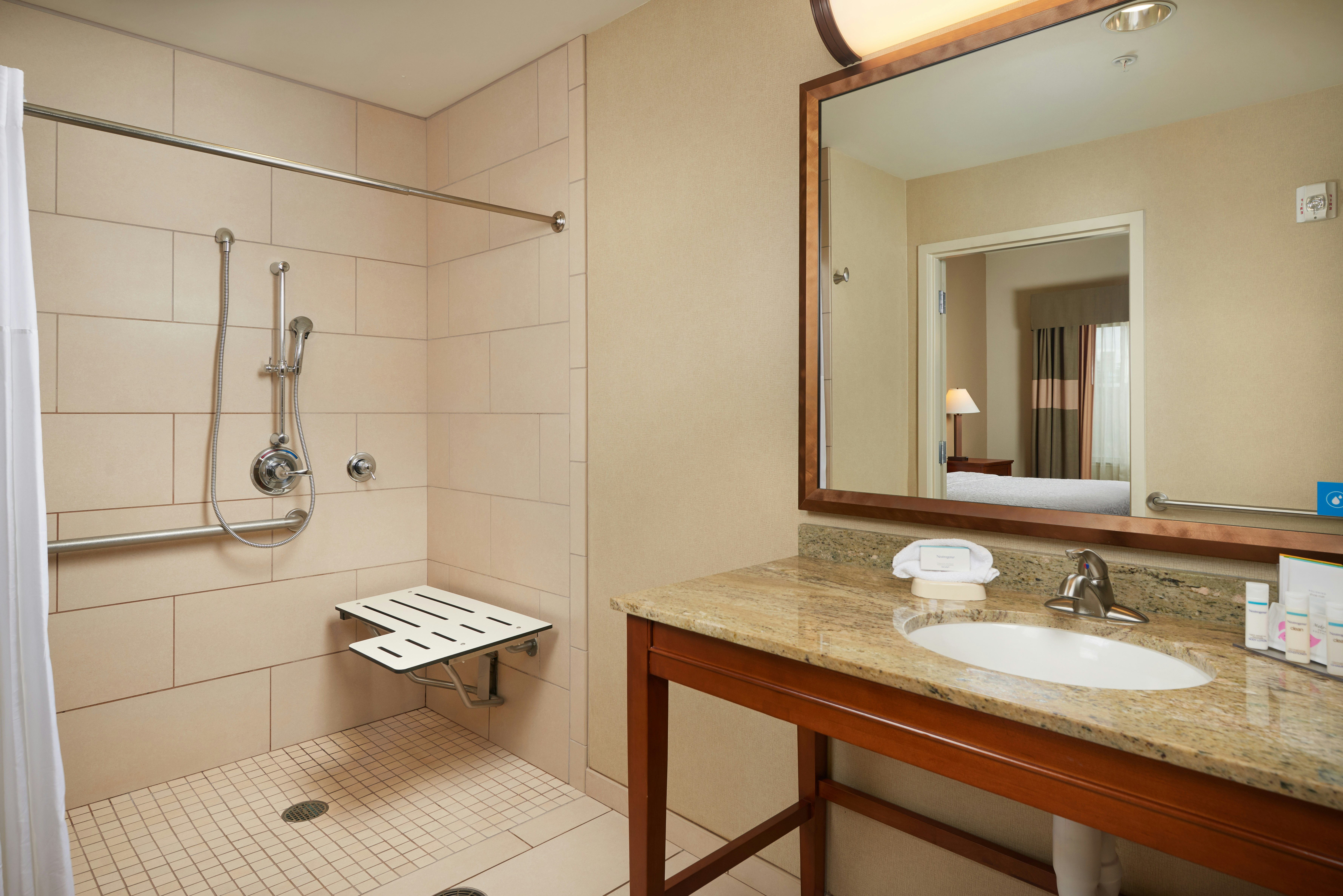 Hampton Inn and Suites Salem 42/42