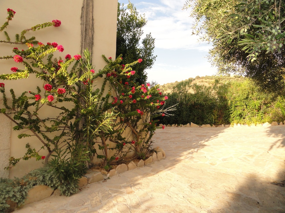 Villa Dafni 38/46