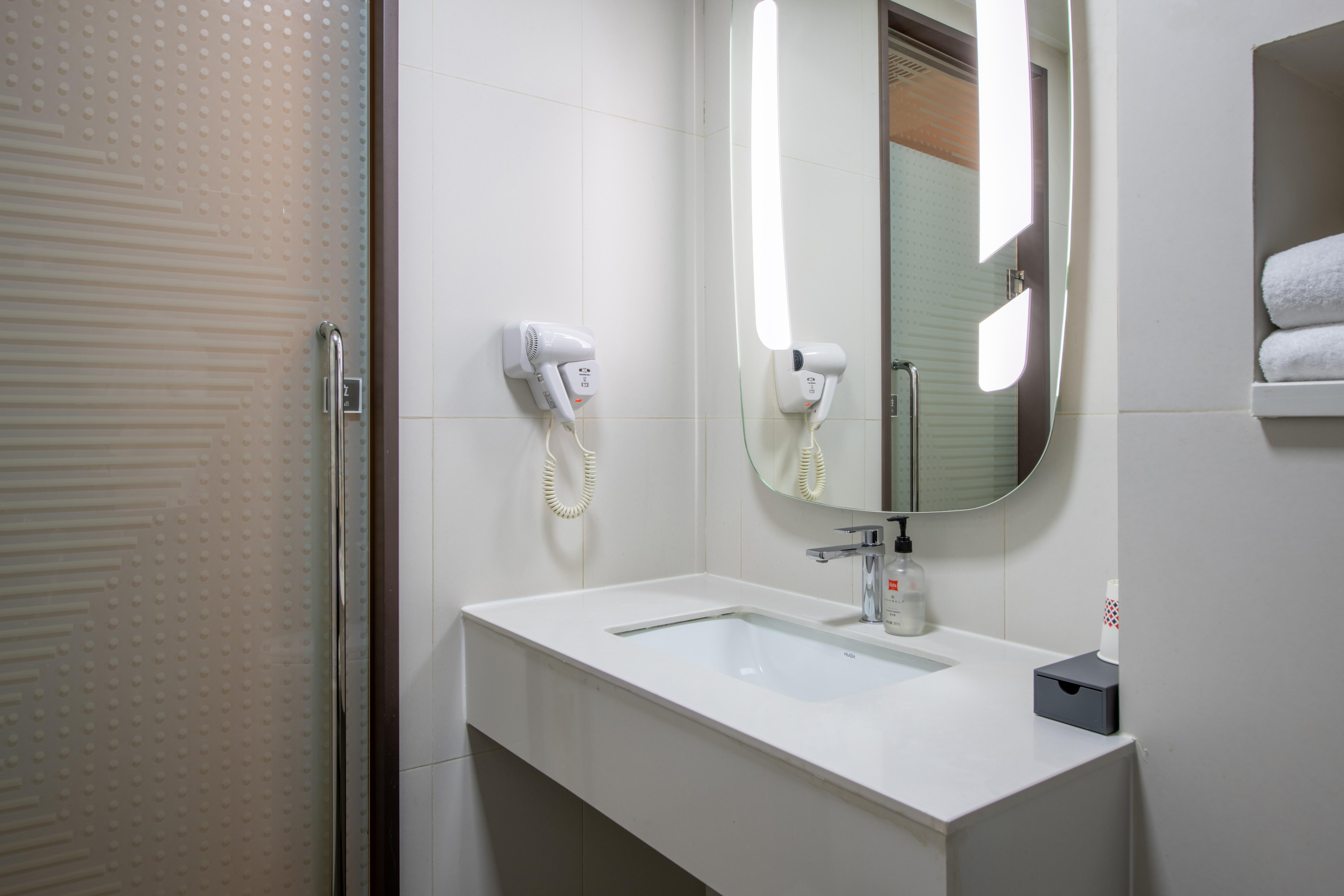 IBIS Nanjing South Railway Station North Square Hotel 49/50