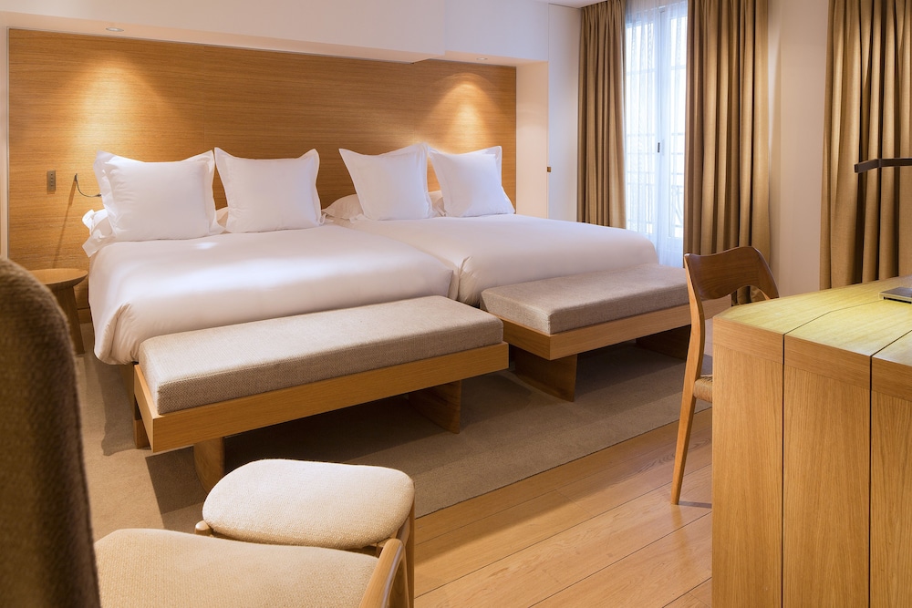 Hotel Marignan Champs Elysees 16/70