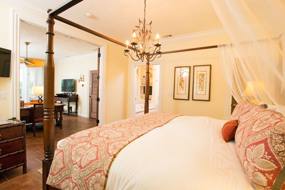 LUXURY, SUITE, KING BED, GROUND FLOOR