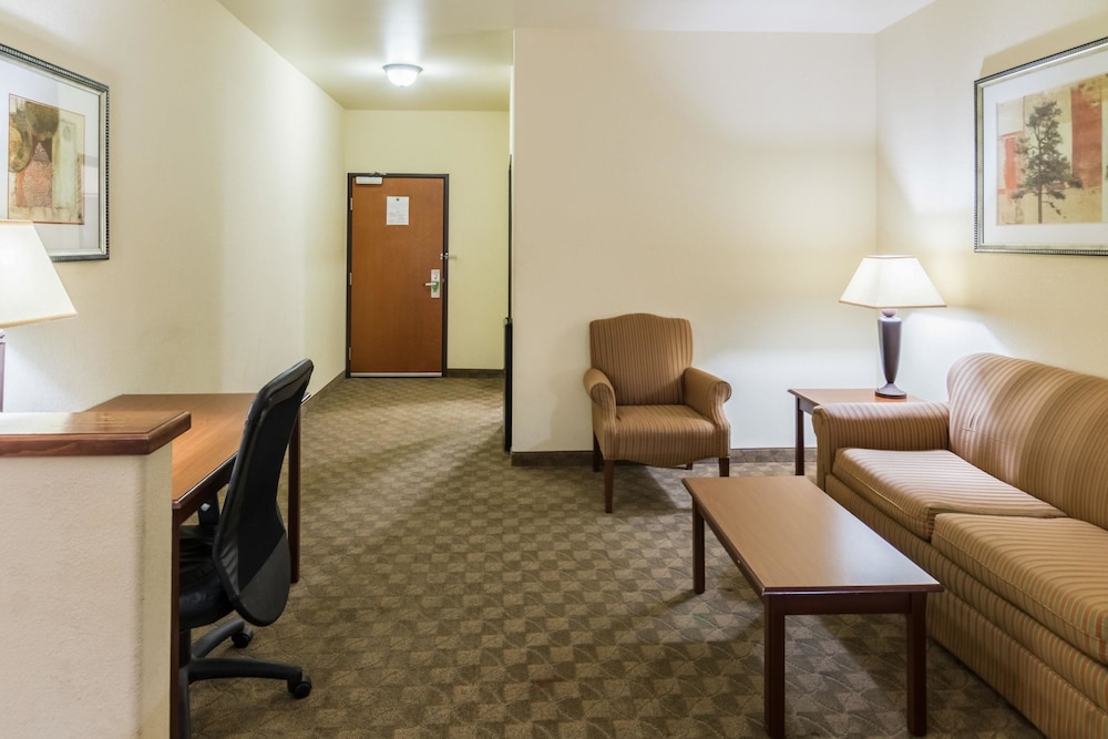 Baymont Inn & Suites by Wyndham Glen Rose 33/46