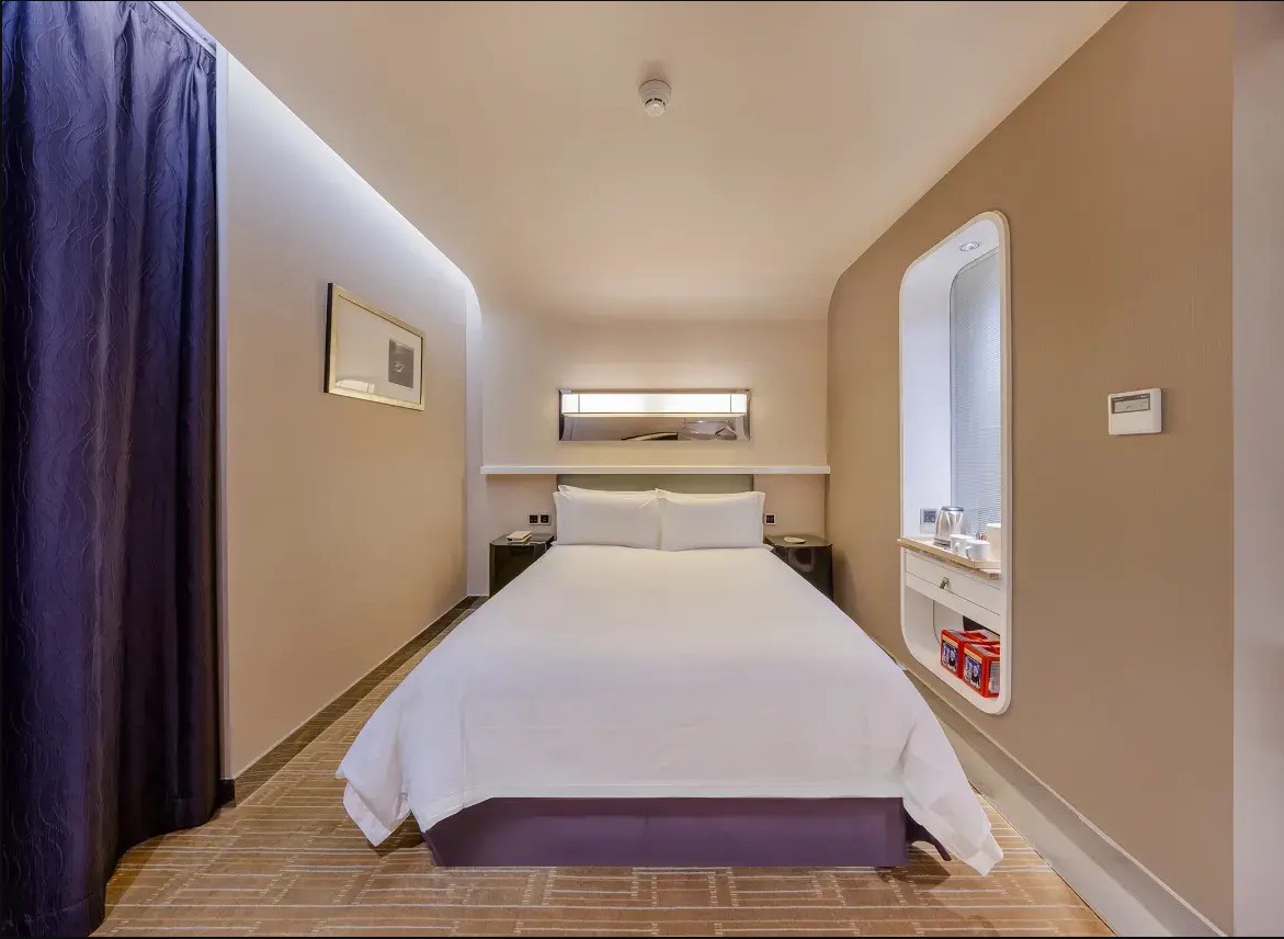 Room, Double Bed, No Window