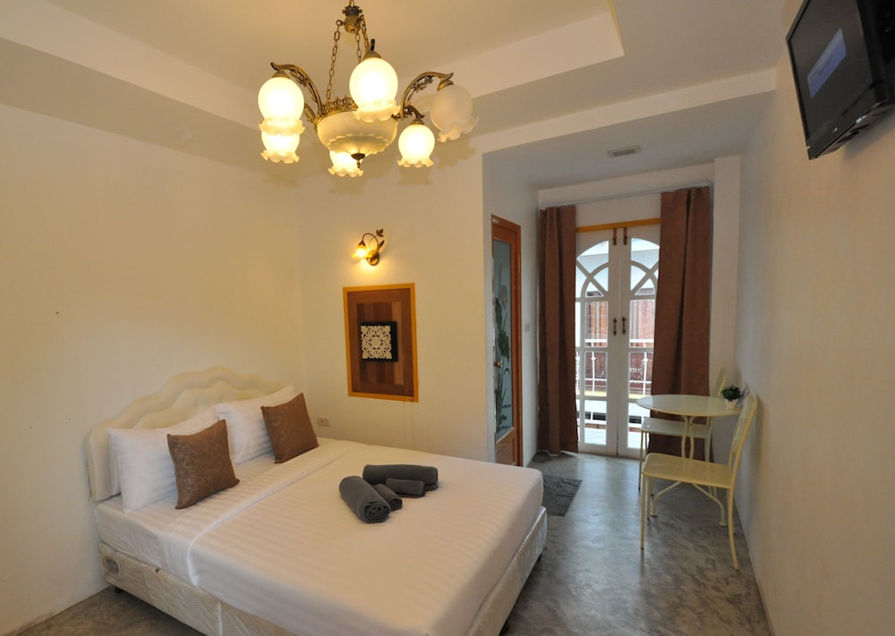 Side Walk Boutique Hotel 15/50