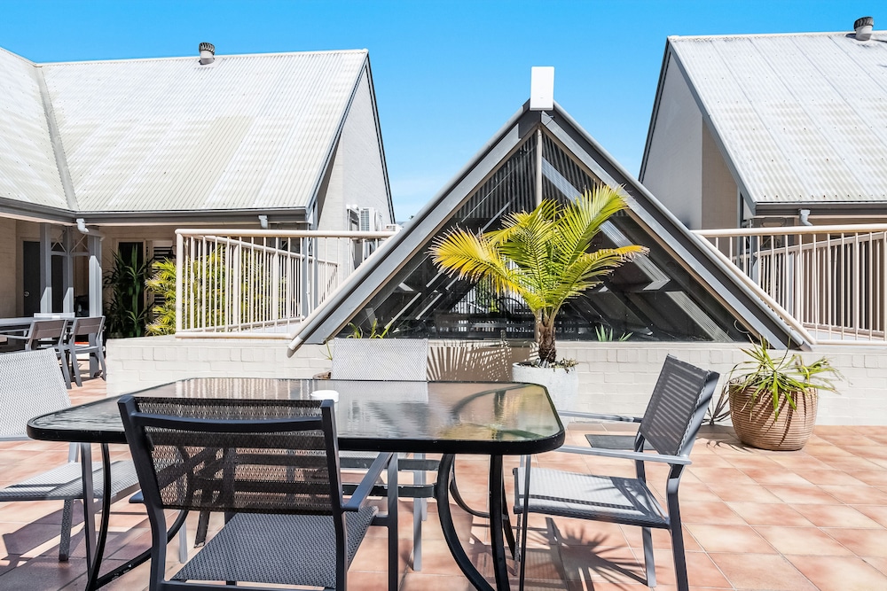 Byron Central Apartments 55/67
