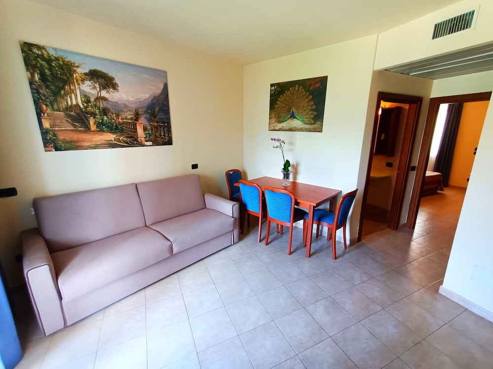 Villa Isabella Hotel & Residence 23/50