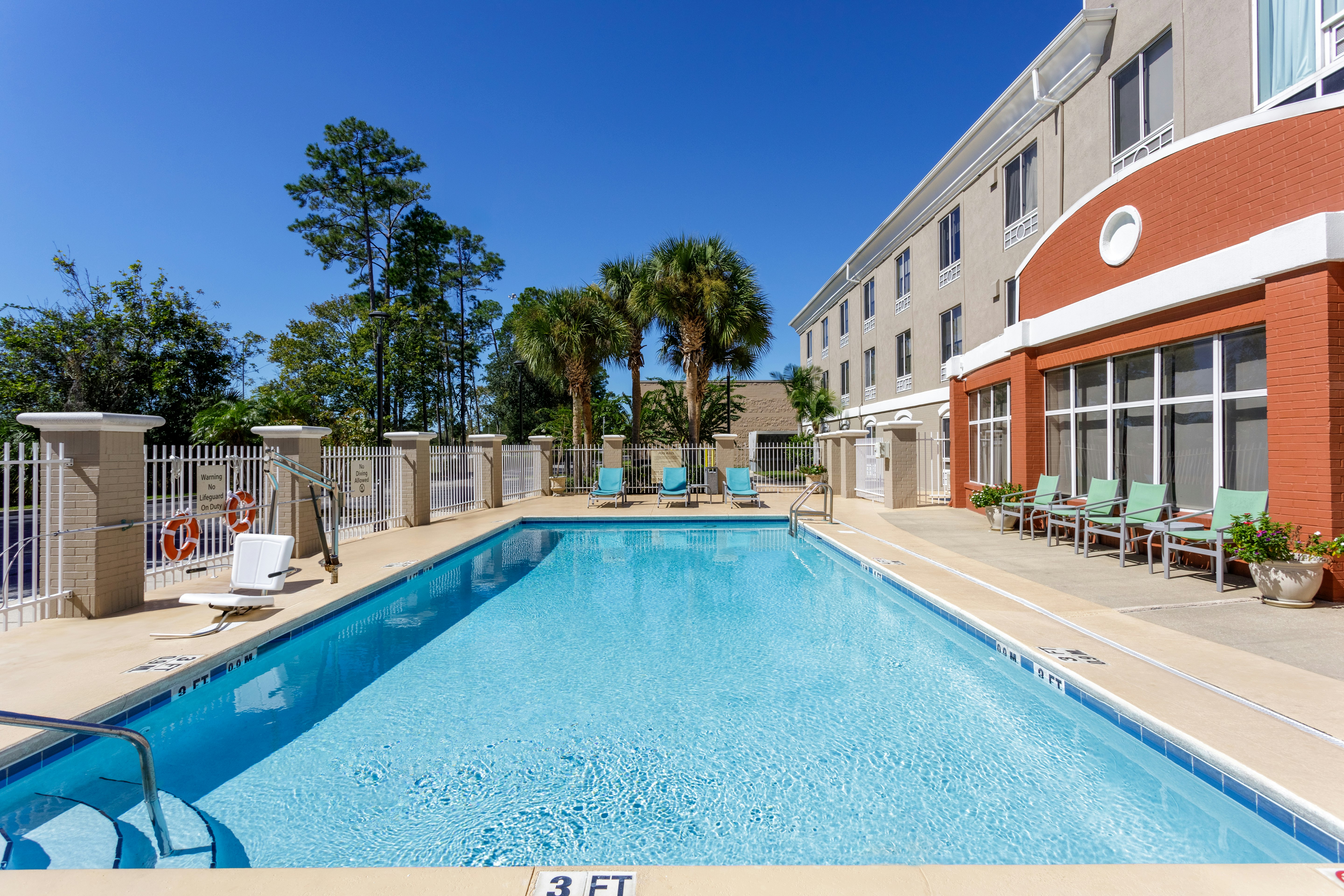 Holiday Inn Express Suites Jacksonville South I 295 70/73