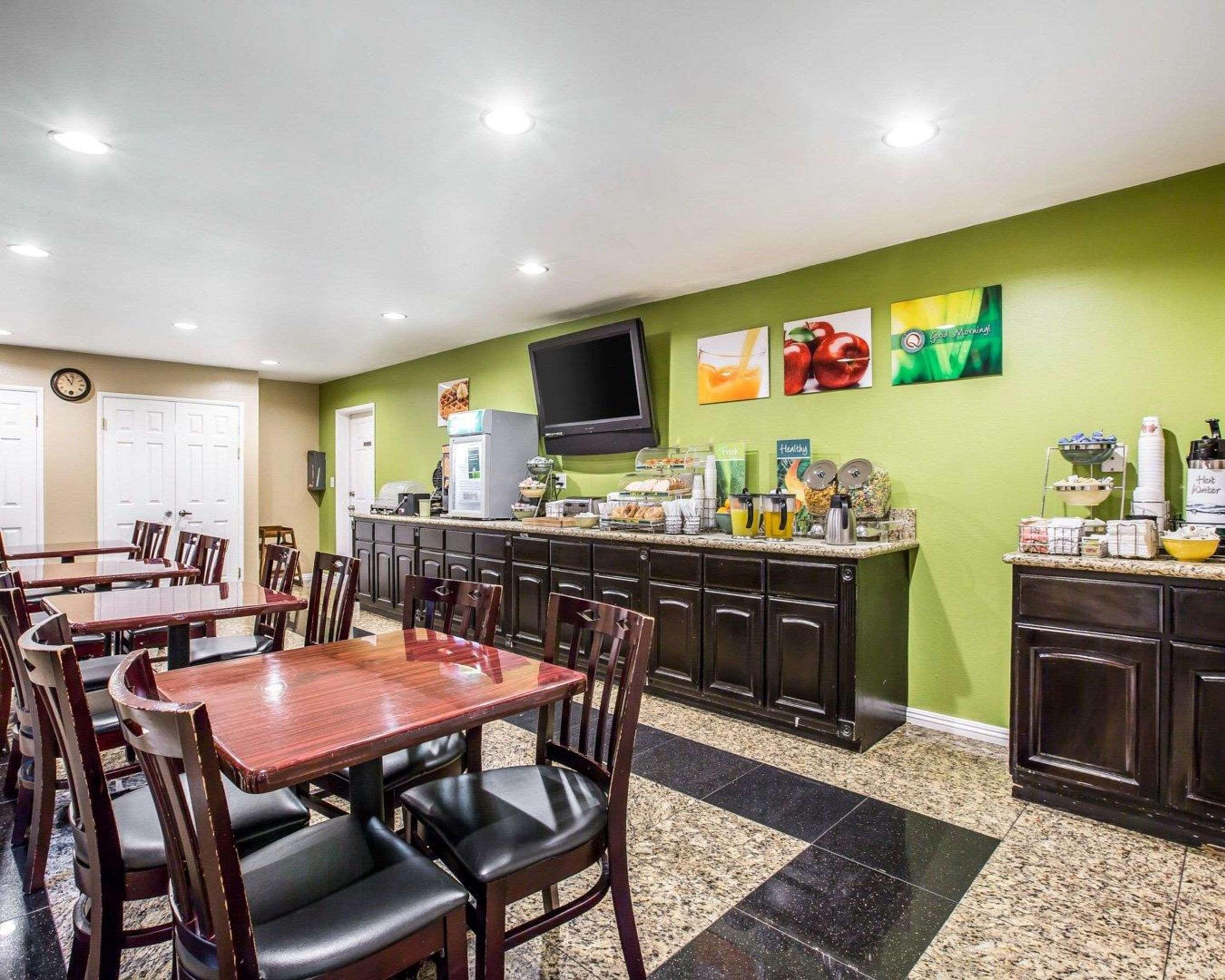 Quality Inn & Suites Thousand Oaks 29/38