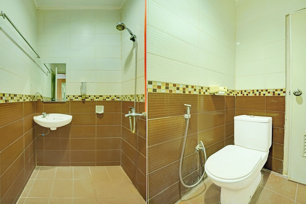 Hotel O Padang City Center Near Pantai Padang Formerly D'Dhave Hotel 32/32
