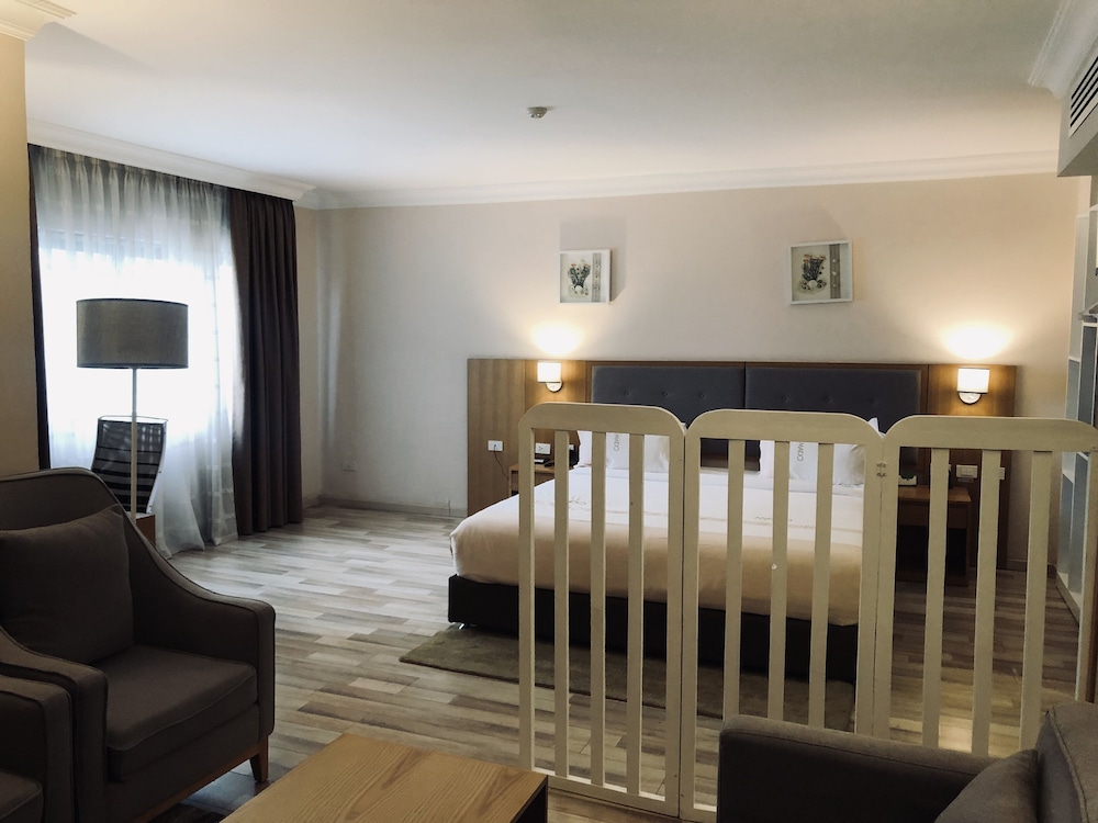 Mado Hotel 50/66