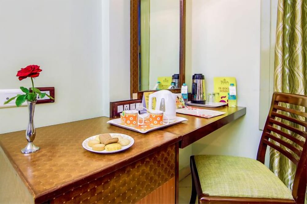 Tara Comfort Hotel Ramoji Film City 23/33