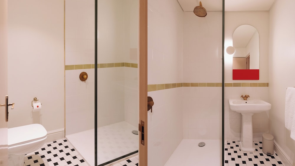 The Trade Boutique Hotel 51/57