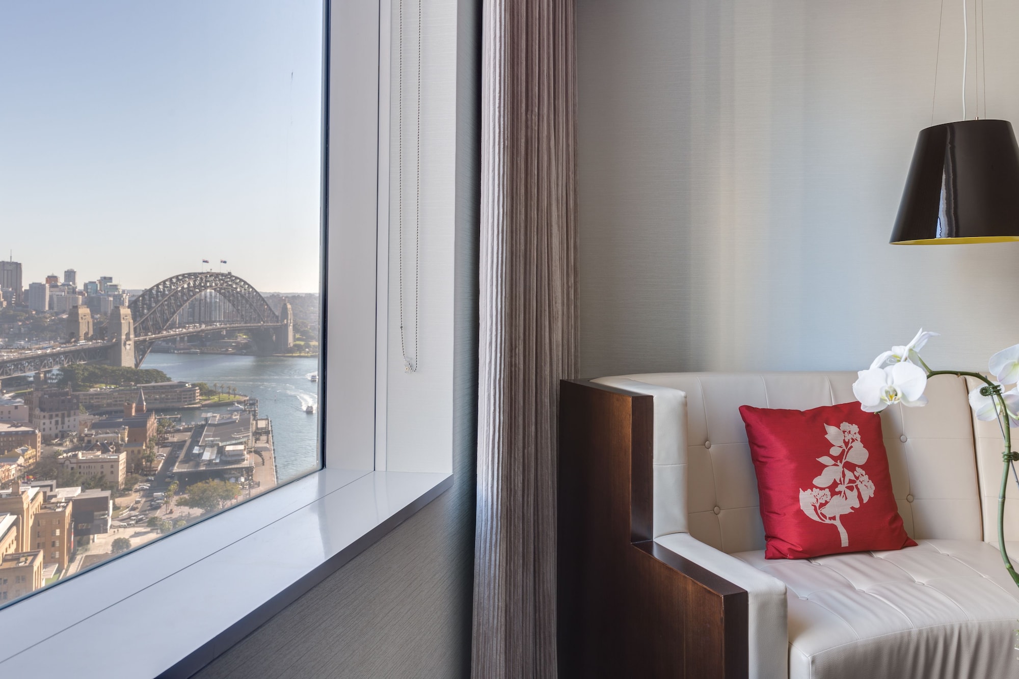 Guest Room, King Bed, Harbour Bridge View، Sydney Harbour Marriott 3/9