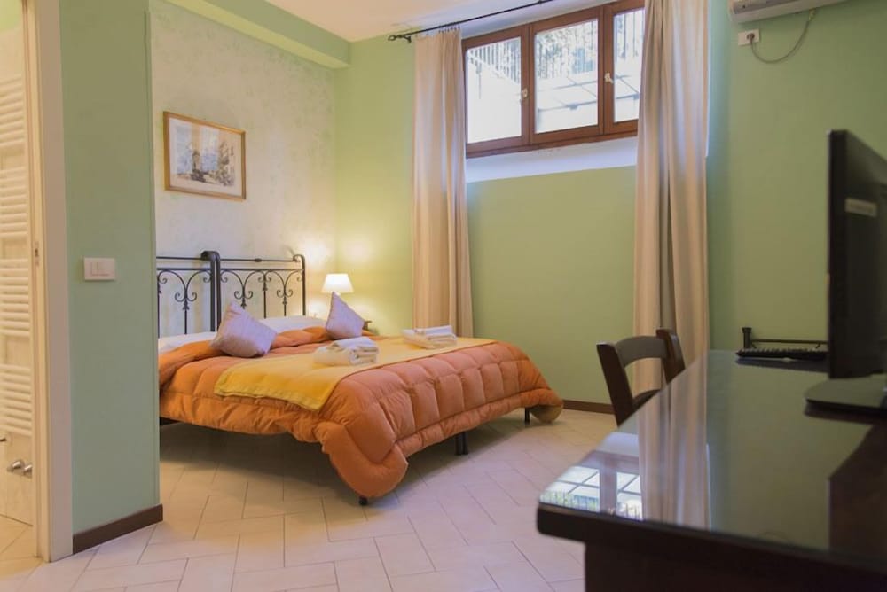 Florence Decamerone B&B 7/23