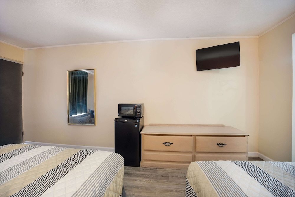 Rodeway Inn Cecil GA 20/36