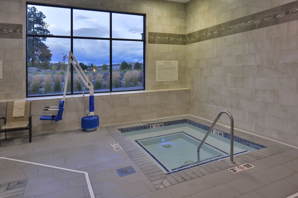 Hampton Inn Suites Bend 28/48