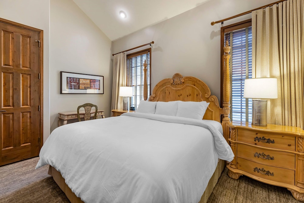 جناح بسريرين كينج وسريرين كوين بـ3 غرف نوم مع أريكة، Bluegreen Vacations Big Bear Village, an Ascend Collection Resort 6/8