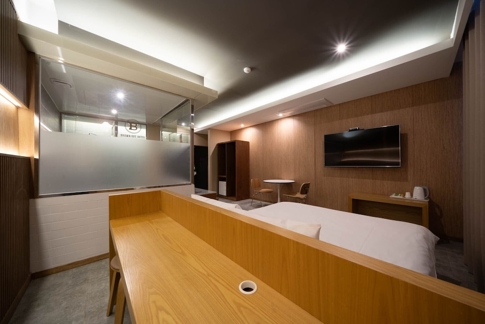 Brown-Dot Hotel Daegu Hyukshin Doshi 36/50
