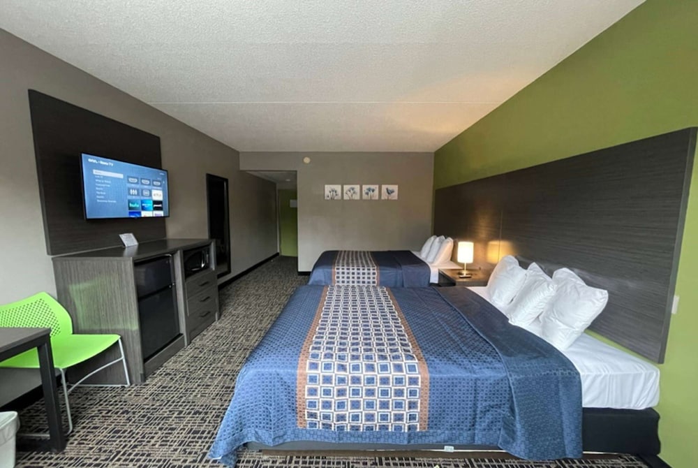 Wingate by Wyndham Lake George 29/63