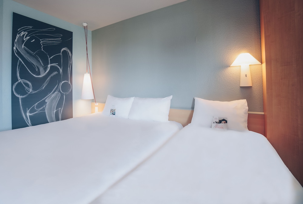 Ibis Nice Aeroport Promenade Hotel 5/72