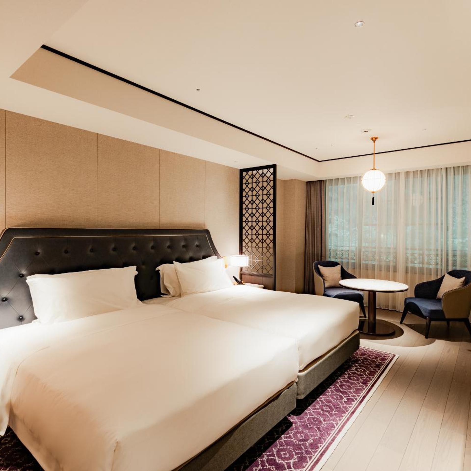 DELUXE, TWIN BEDS