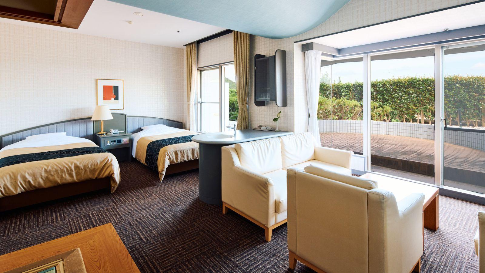 Executive, Suite, Balcony, Smoking Type Not Guaranteed