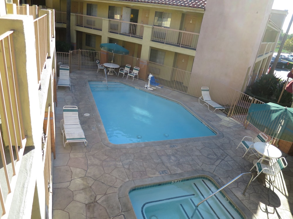 Country Inn 62/64