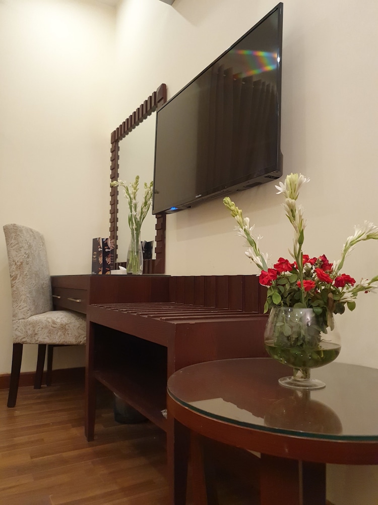 S Chalet Multan 33/44