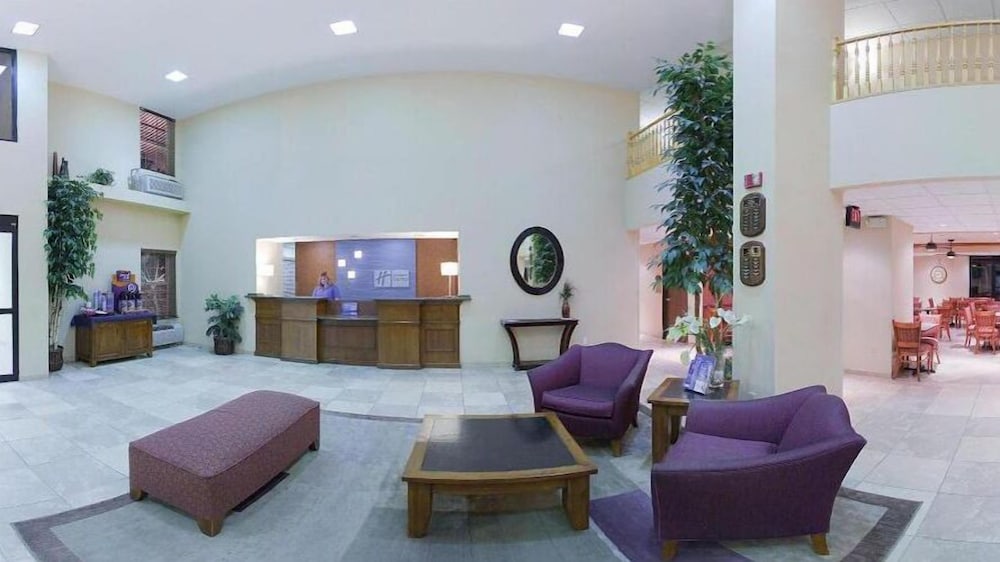 Holiday Inn Express Hotel And Suites Phoenix Airport 12/56