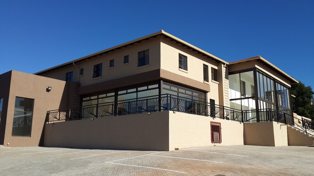Eagle Nest Luxury Accommodation 33/37