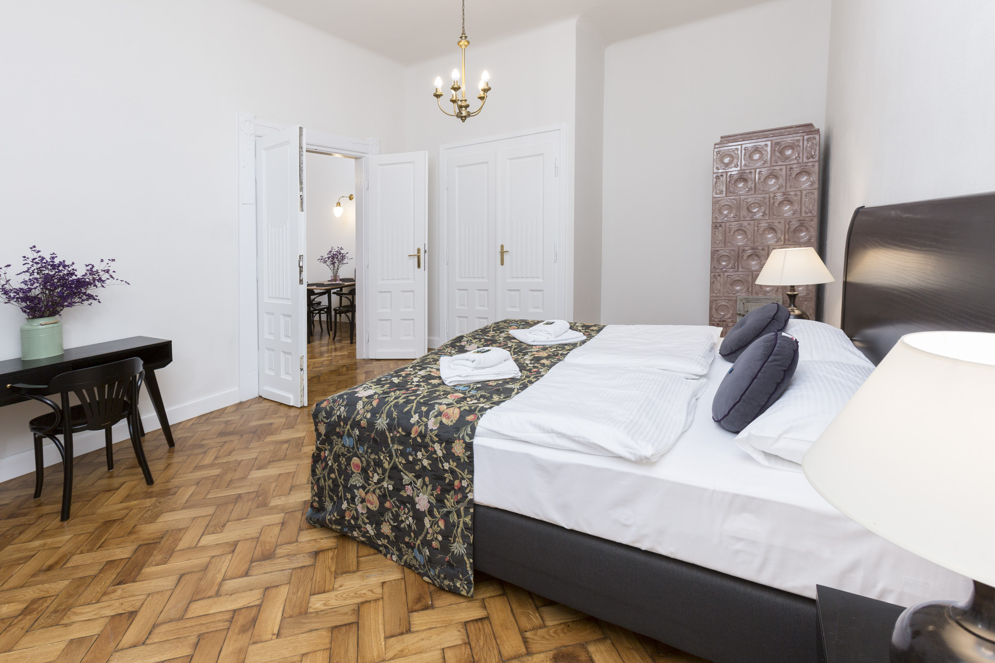 2 Bedrooms, Square View