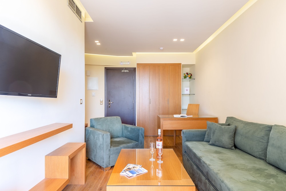 Oasis Hotel Apartments 25/43