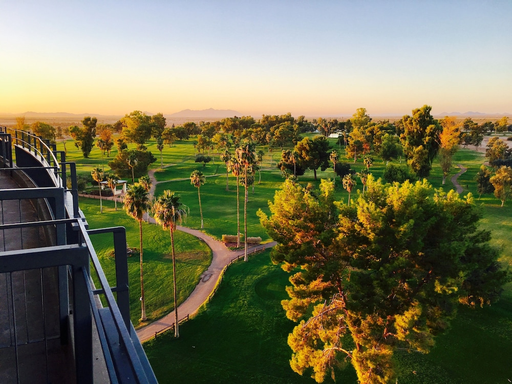 Francisco Grande Hotel and Golf Resort 41/42