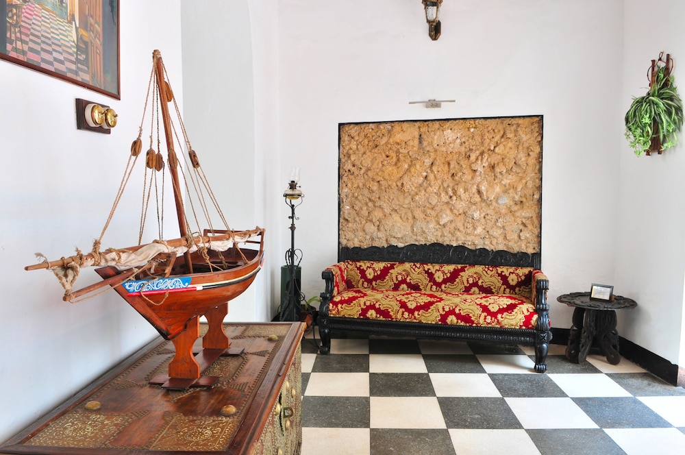Dhow Palace Hotel 56/75
