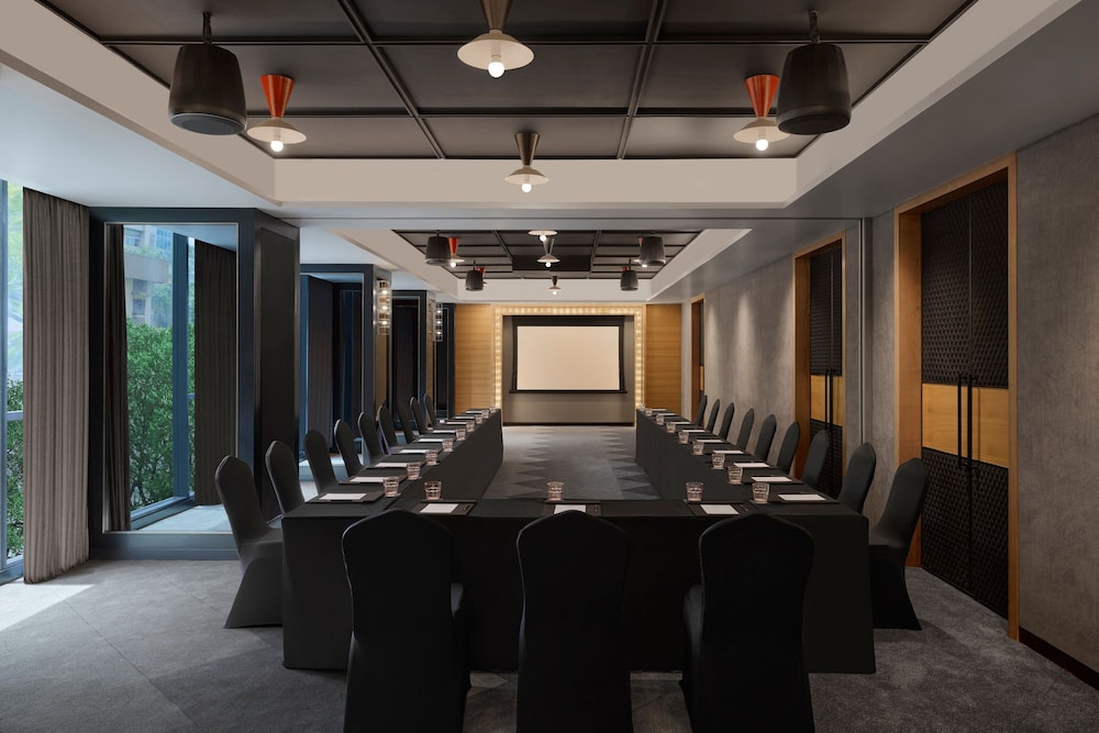 Moxy Mumbai Andheri West 33/40
