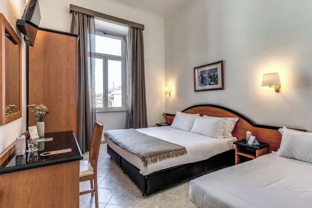 Room, Triple, 1 Double and 1 Single Bed, Hotel Sonya 2/10