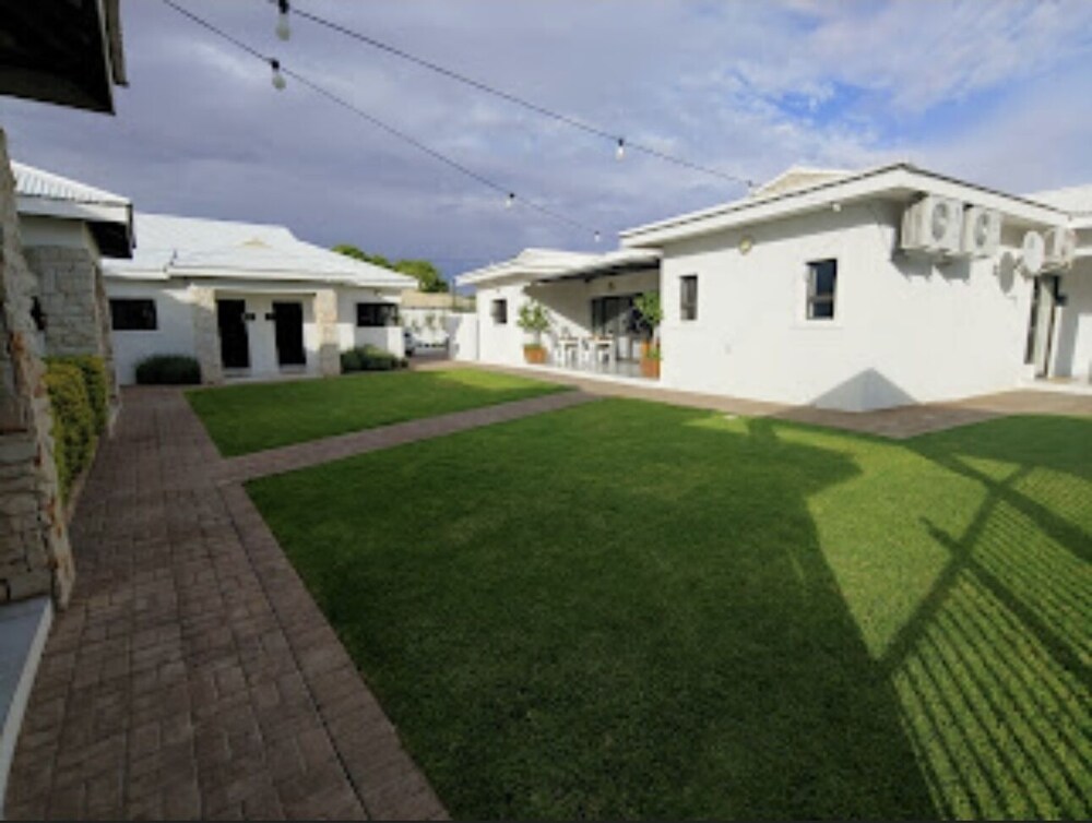 The Maxton Boutique Hotel 37/45