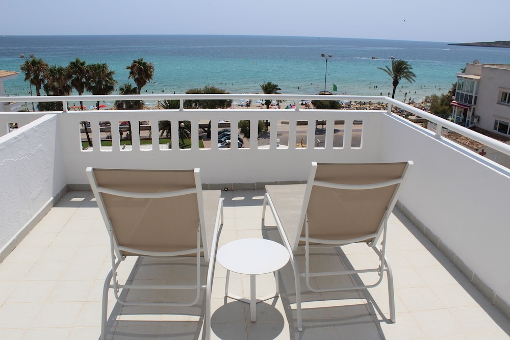 R2 Veronica Beach Hotel 1/48