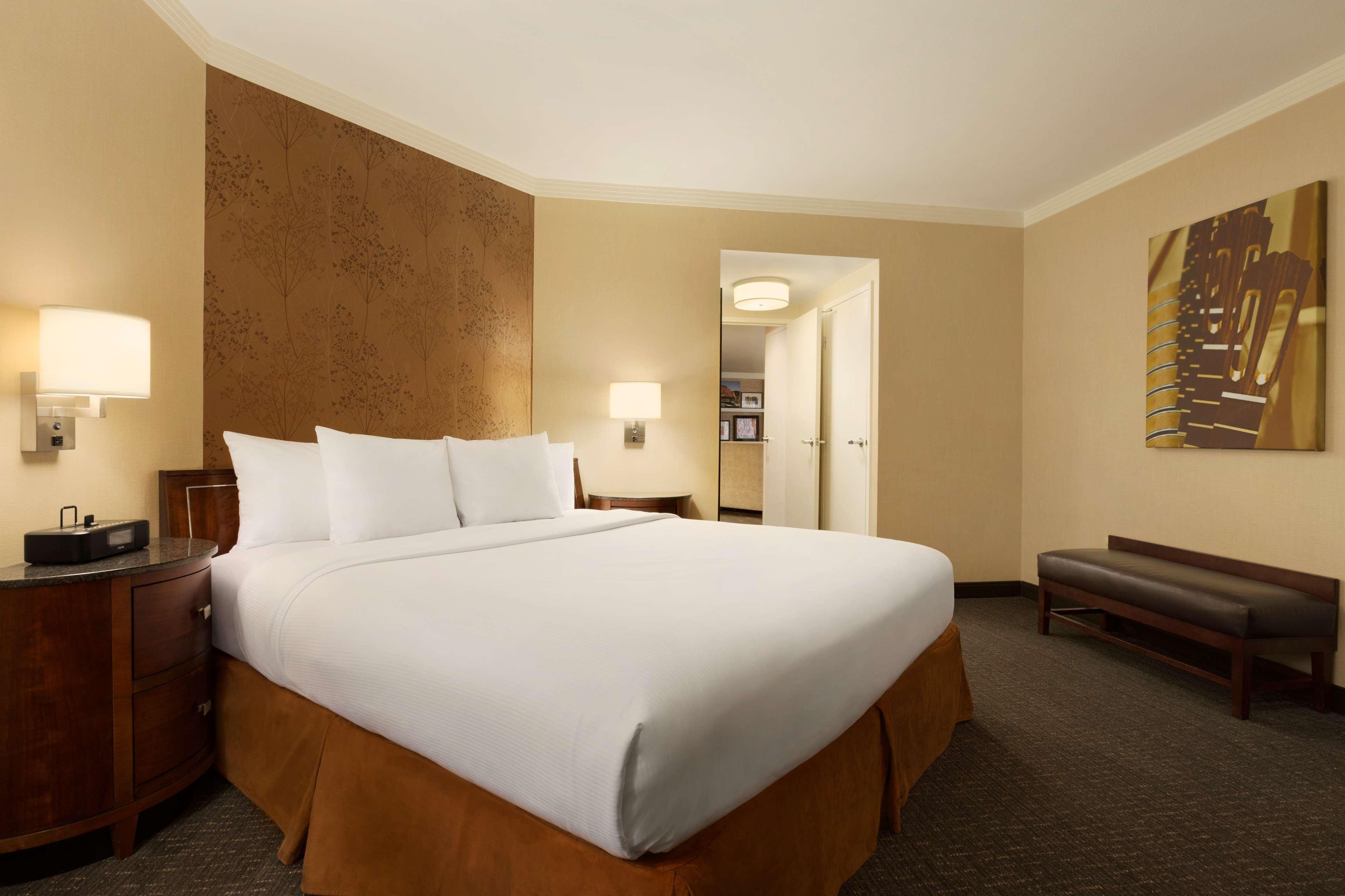 2 BEDROOMS, SUITE, KING BED, ACCESSIBLE