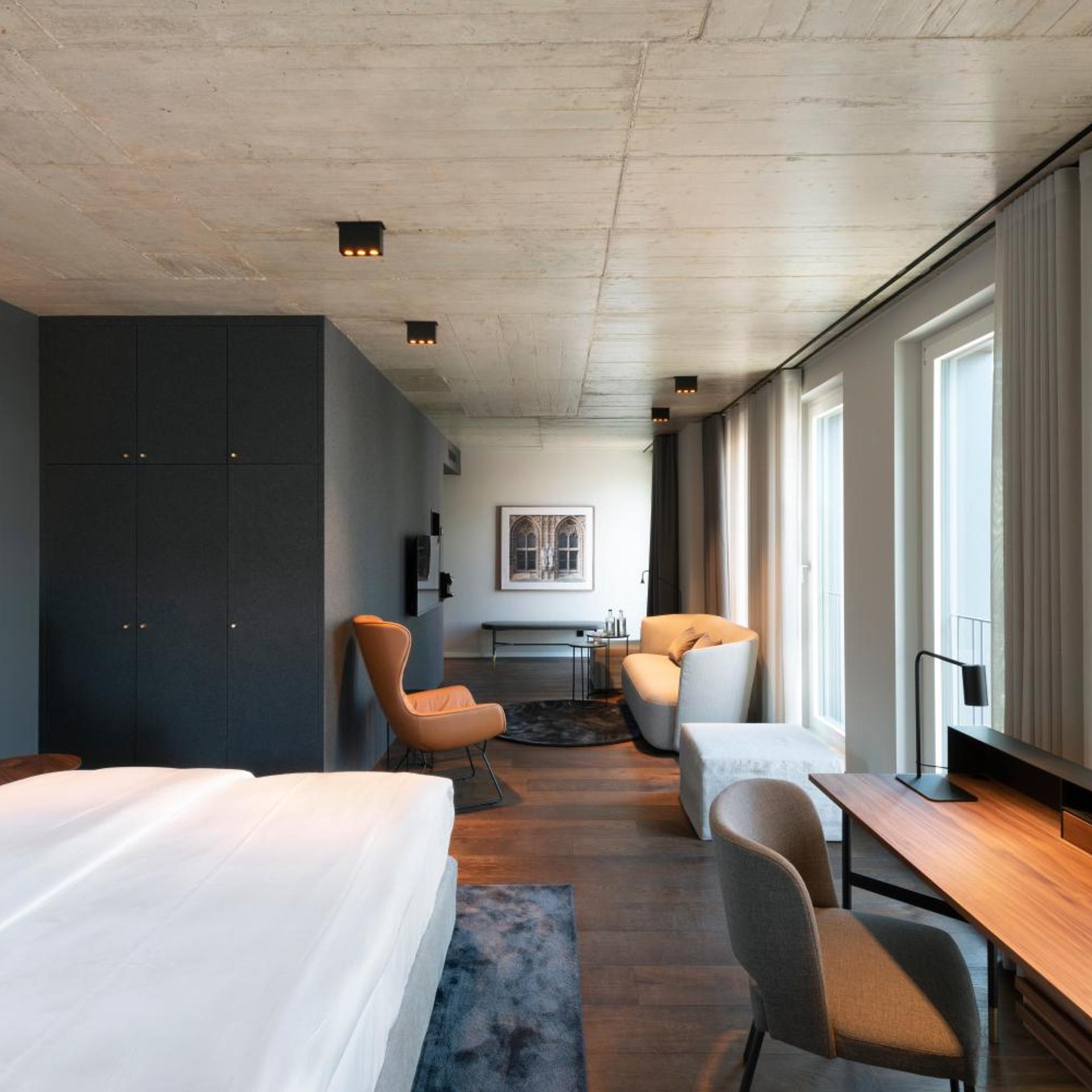 Legend Hotel 15/50