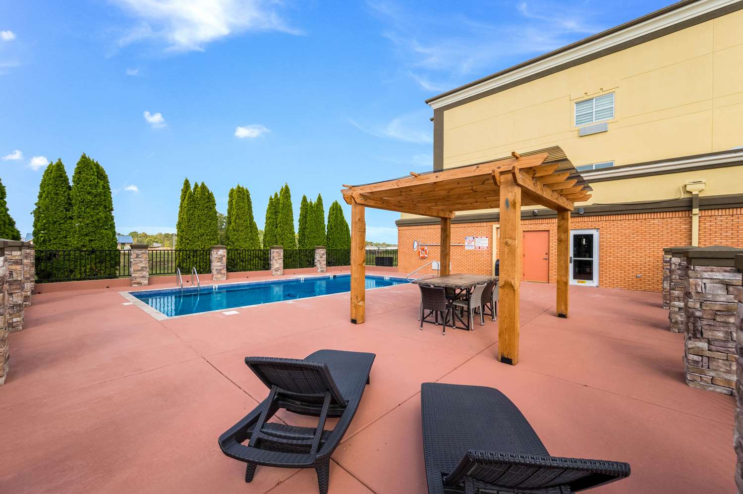 Clarion Pointe Madison-Huntsville 18/18
