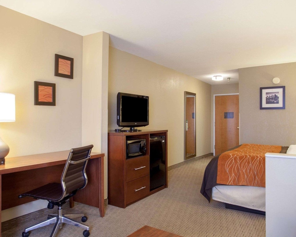 Quality Inn & Suites I-40 East 55/59