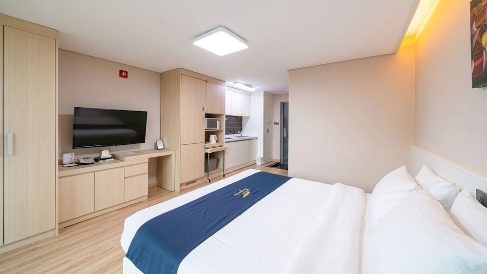 Bridge, Standard, Double Bed