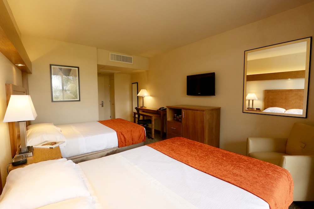 Kellogg West Conference Center &amp; Hotel 16/32