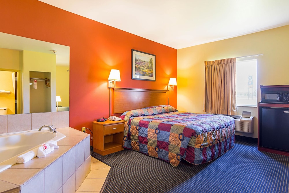 Econo Lodge Inn and Suites Pritchard Road North Little Rock 22/45