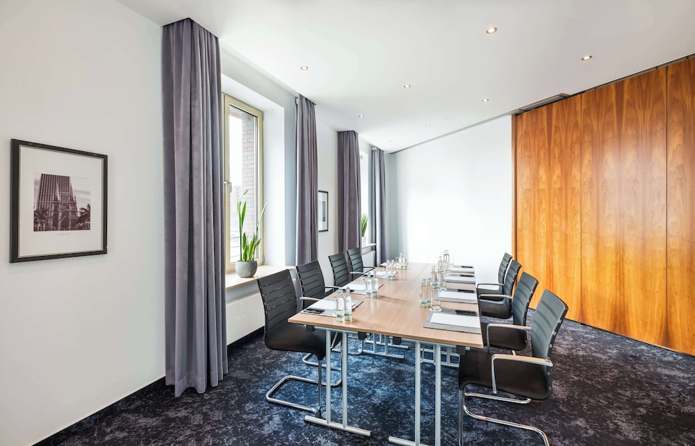 Lindner Hotel Frankfurt Main Plaza, Part of Jdv by Hyatt 61/67