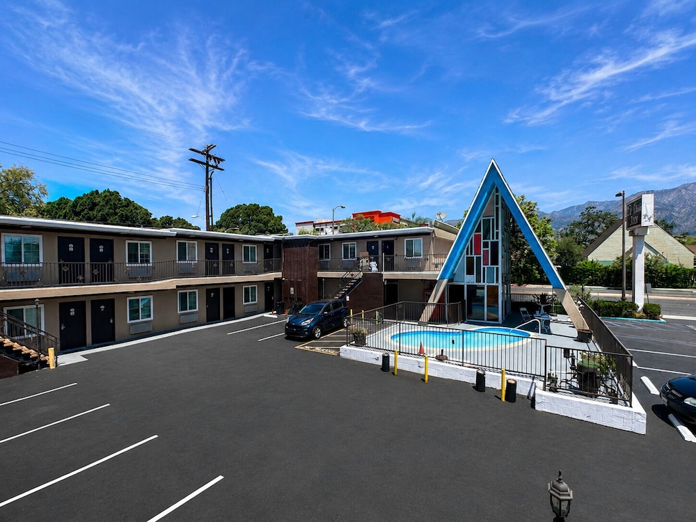 La Casa Inn, Pasadena 49/60