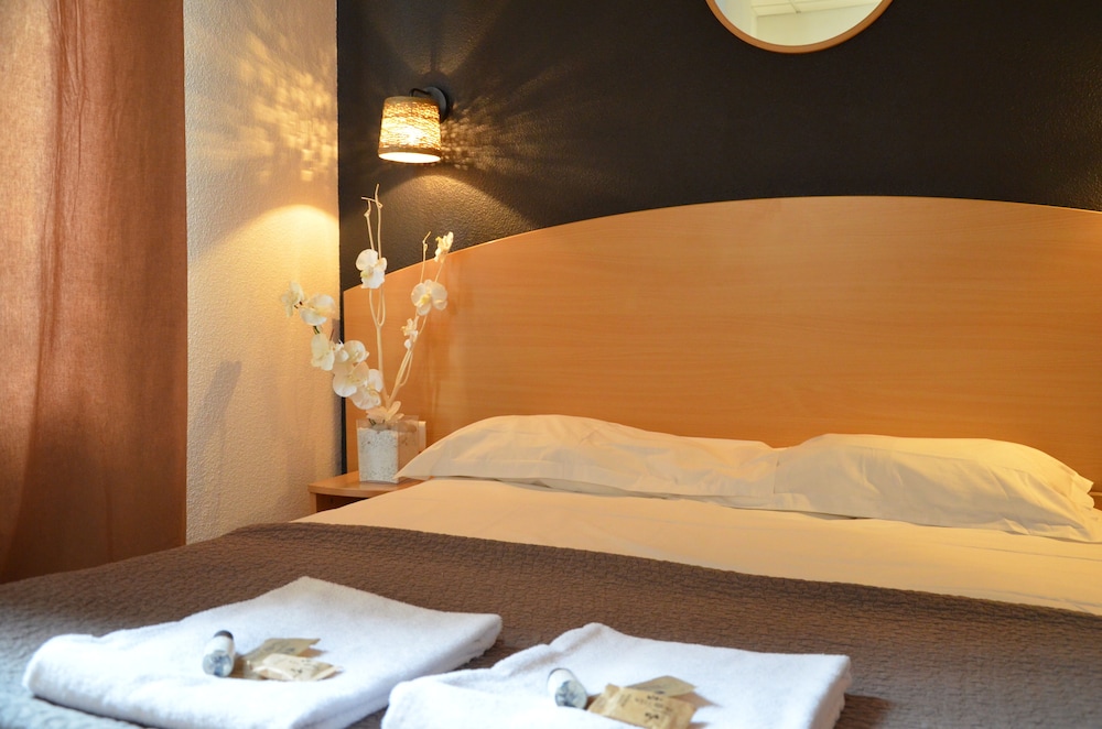 Room, Double Bed, HOTEL DE LYON 7/10